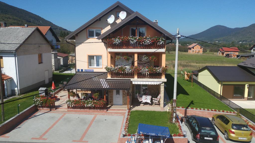 Guest House Mijic Korenica Exterior photo